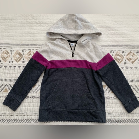 Old Navy (Boys) Size Small (6-7) - Picture 1 of 5